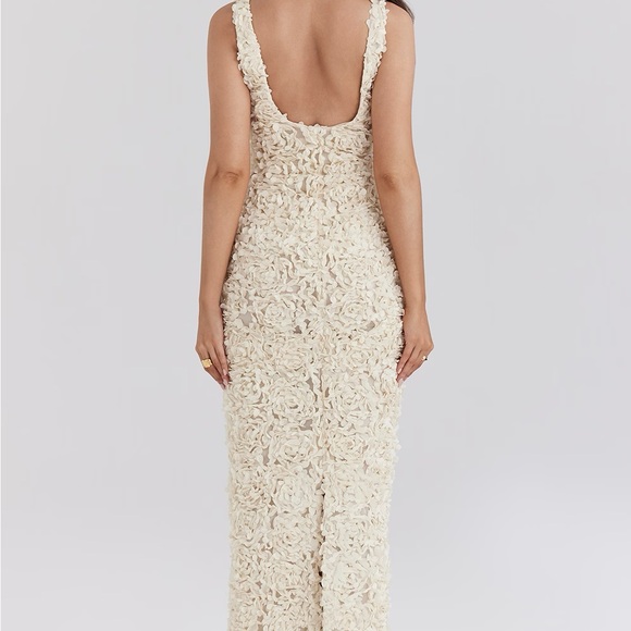NWOT House of CB CARENA CREME PLUNGE FLORAL APPLIQUÉ MAXI DRESS - Picture 11 of 13